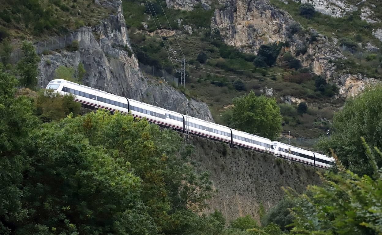 El desfiladero de Pancorbo es uno de los puntos de orografía más compleja del trazado.