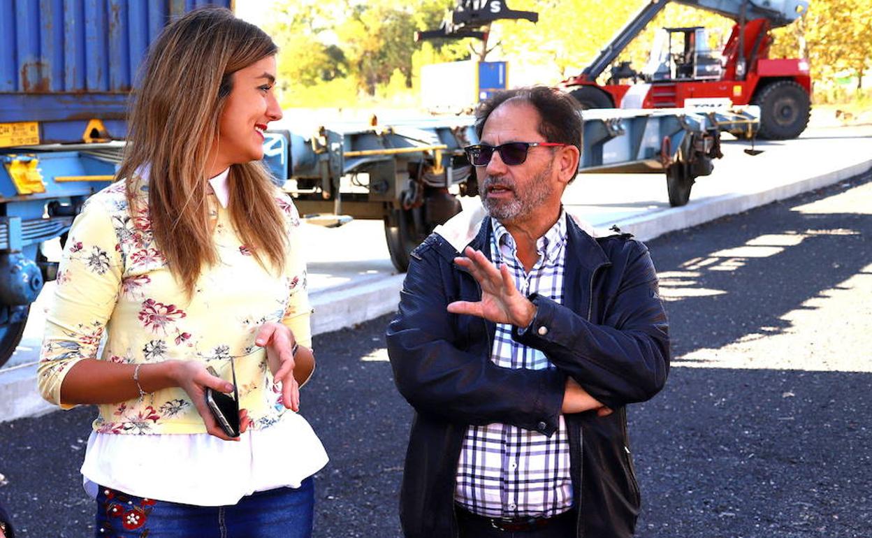 Antonio Herzog, junto a Aitana Hernando en una visita a Miranda. 