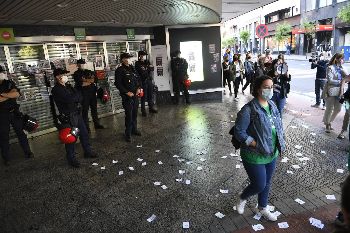 Fotos: Piquetes en el adelanto de las rebajas en Bilbao