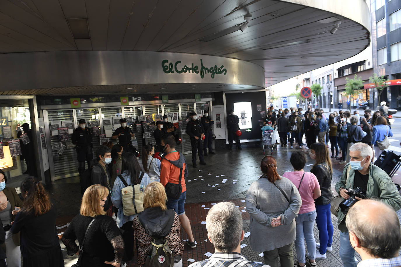 Fotos: Piquetes en el adelanto de las rebajas en Bilbao