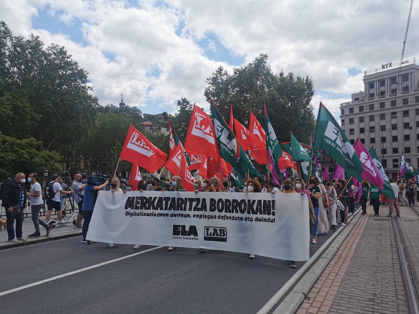 Fotos: Piquetes en el adelanto de las rebajas en Bilbao