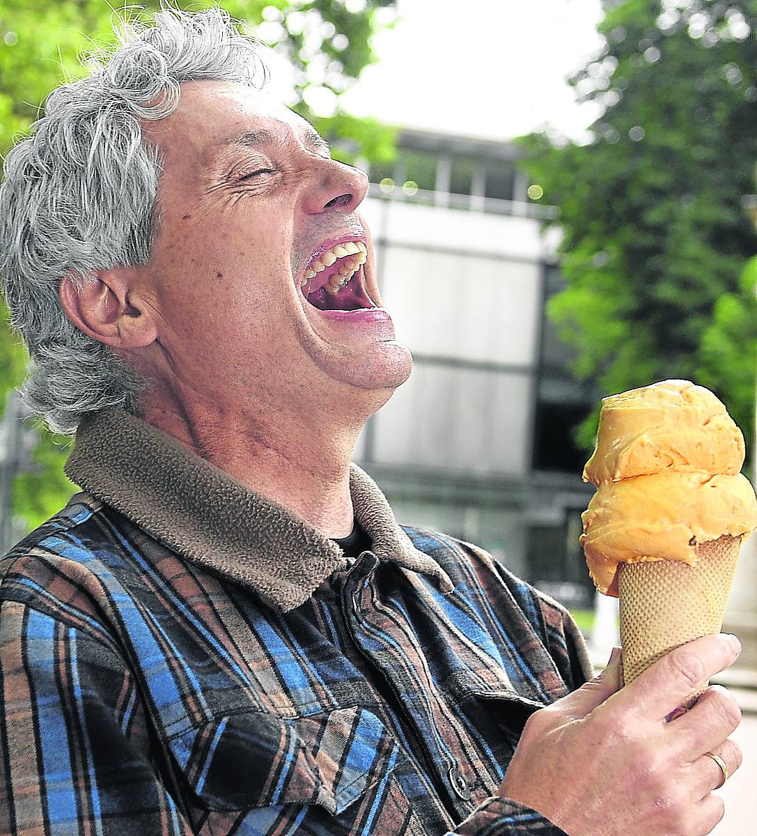 «¡Qué placer comer tranquilamente al aire libre!»