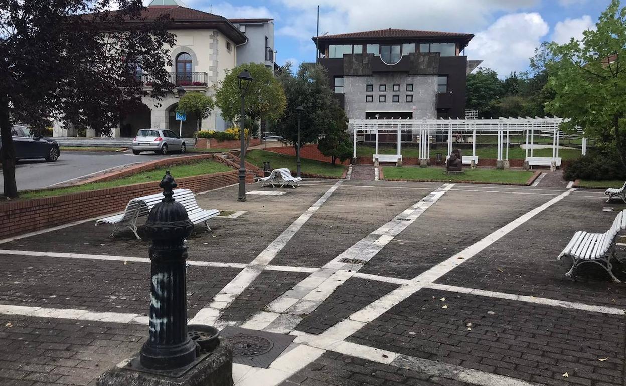 La reforma de la plaza deberá contar con un espacio cubierto de 300 metros cuadrados.