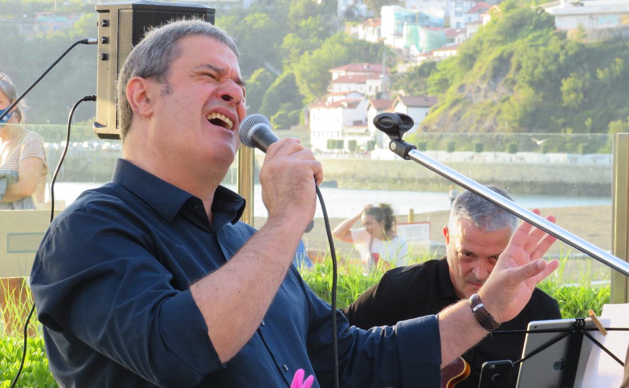 Bixente Lonigan, un crooner sinatriano.