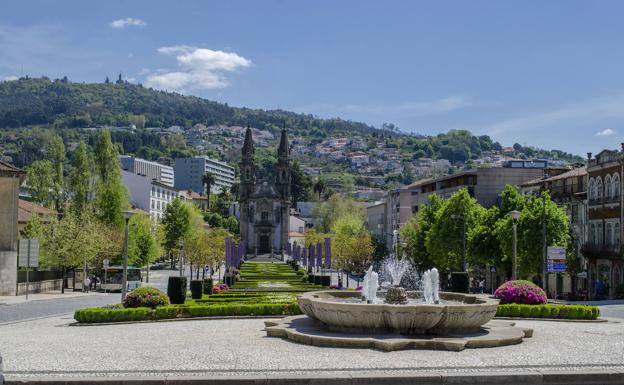 Vista la Iglesia de São Gualter de Guimarães.