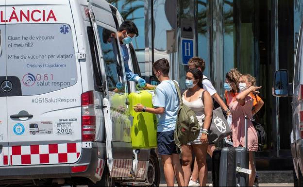 «Ni mascarillas, ni ninguna medida de seguridad y había alcohol para menores»