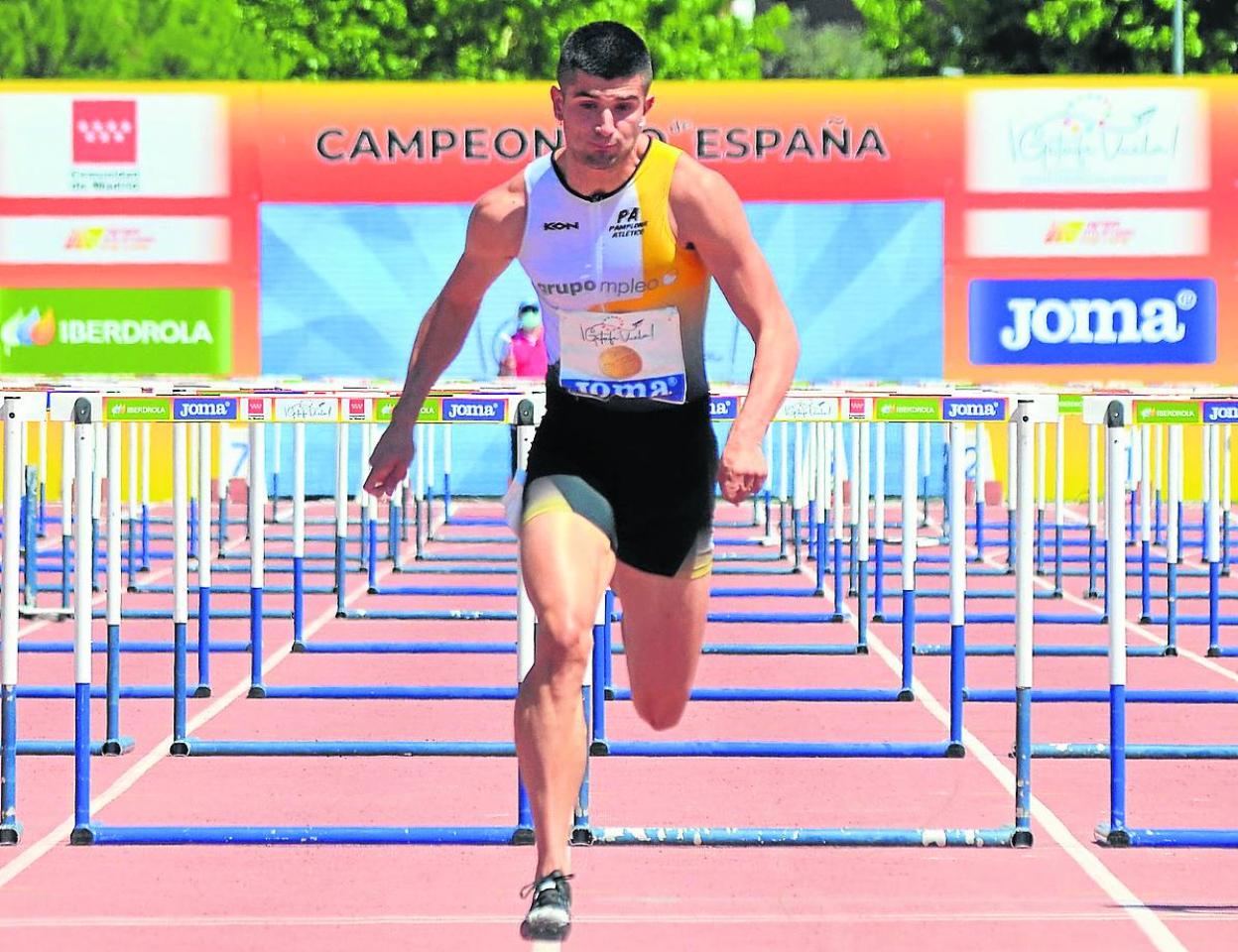 Asier Martínez, durante la final de los 110 metros vallas de Getafe. 