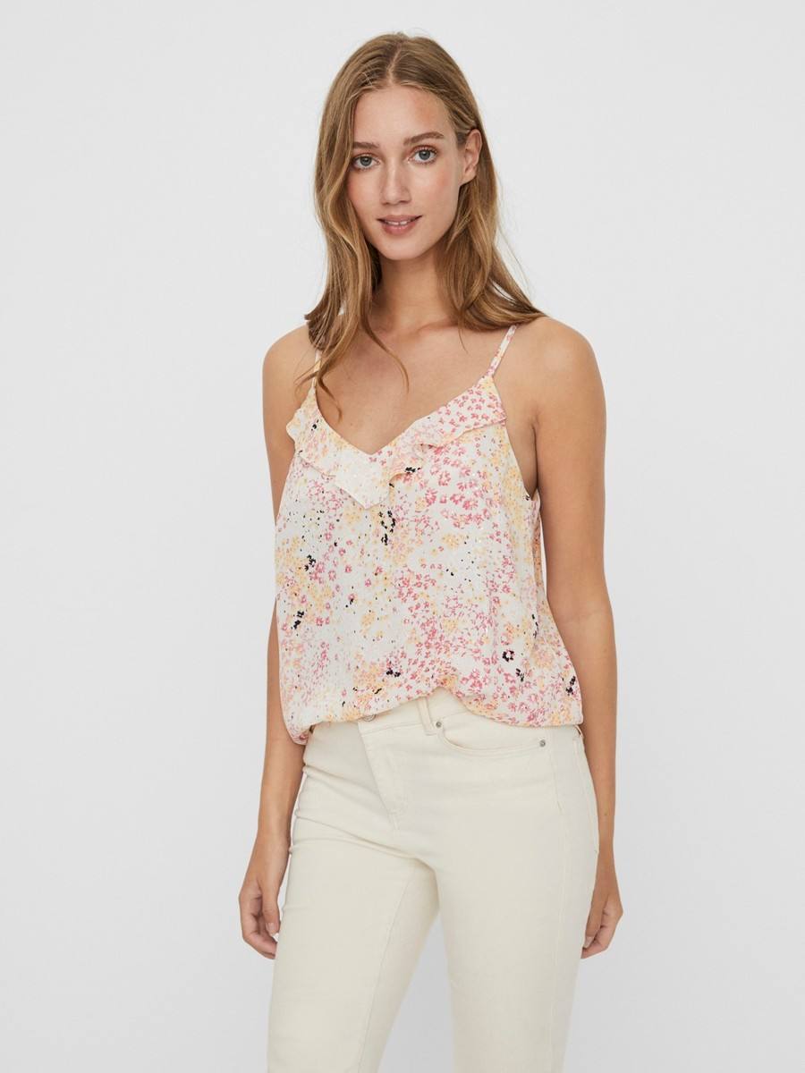 27. Top de tirantes ajustable con estampado floral de la tienda Kokko, ubicada en la calle Zubiaurre número 16, en Ermua. Cuesta 24,99 euros.