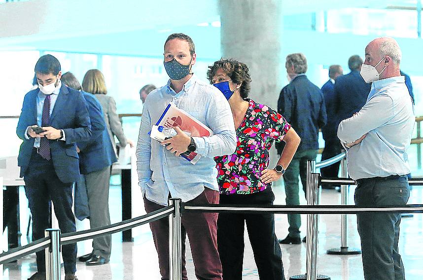 A la asamblea asistieron, en persona o representados, 1.039 médicos de los 1.176 que forman la sociedad.