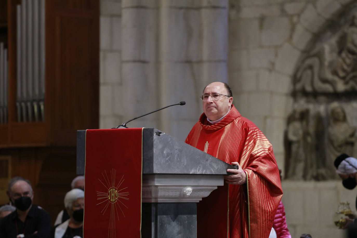 Fotos: La Catedral de Santa María de Vitoria abre la Puerta Santa con motivo del Año Xacobeo