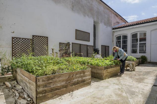 Zuriñe Vigalondo puso en marcha hace unos años su conservera en el complejo. 