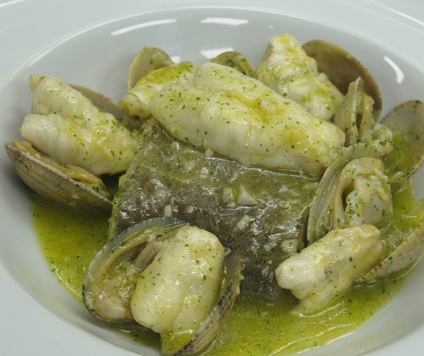 La receta de David de Jorge: Bacalao con kokotxas y almejas