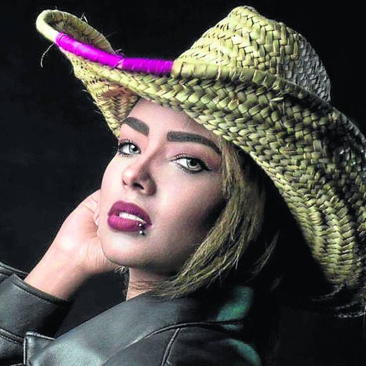 Entesar al-Hammadi, en una de sus fotografías profesionales. 