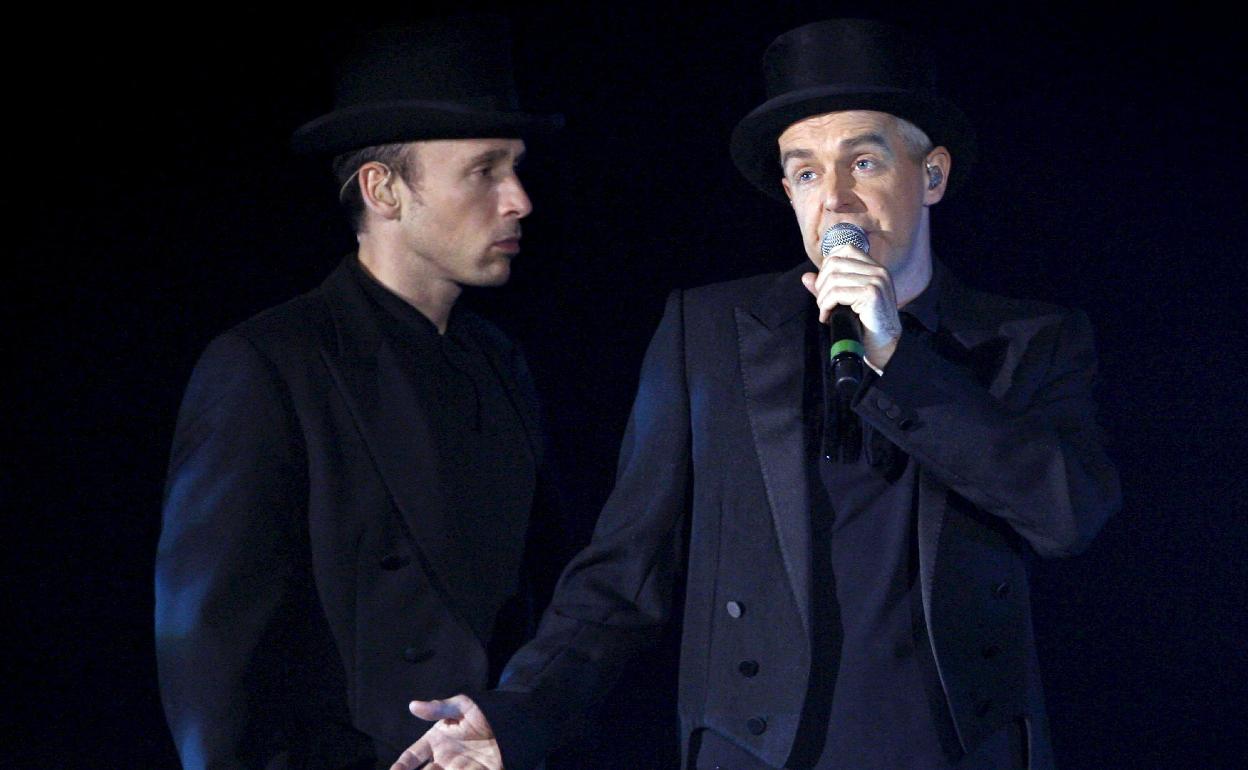 Chris Lowe y Neil Tennant, miembros de Pet Shop Boys, en un concierto de Ámsterdam. 