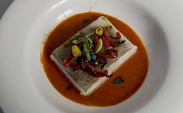 Bacalao con salsa riojana y piperrada.