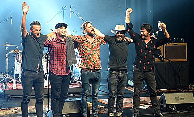 Saludos a la afición amiga. 