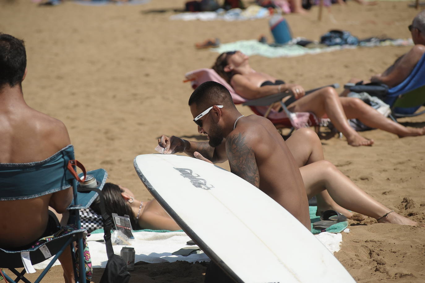 Fotos: Miles de vizcaínos aprovechan el buen tiempo para ir a la playa