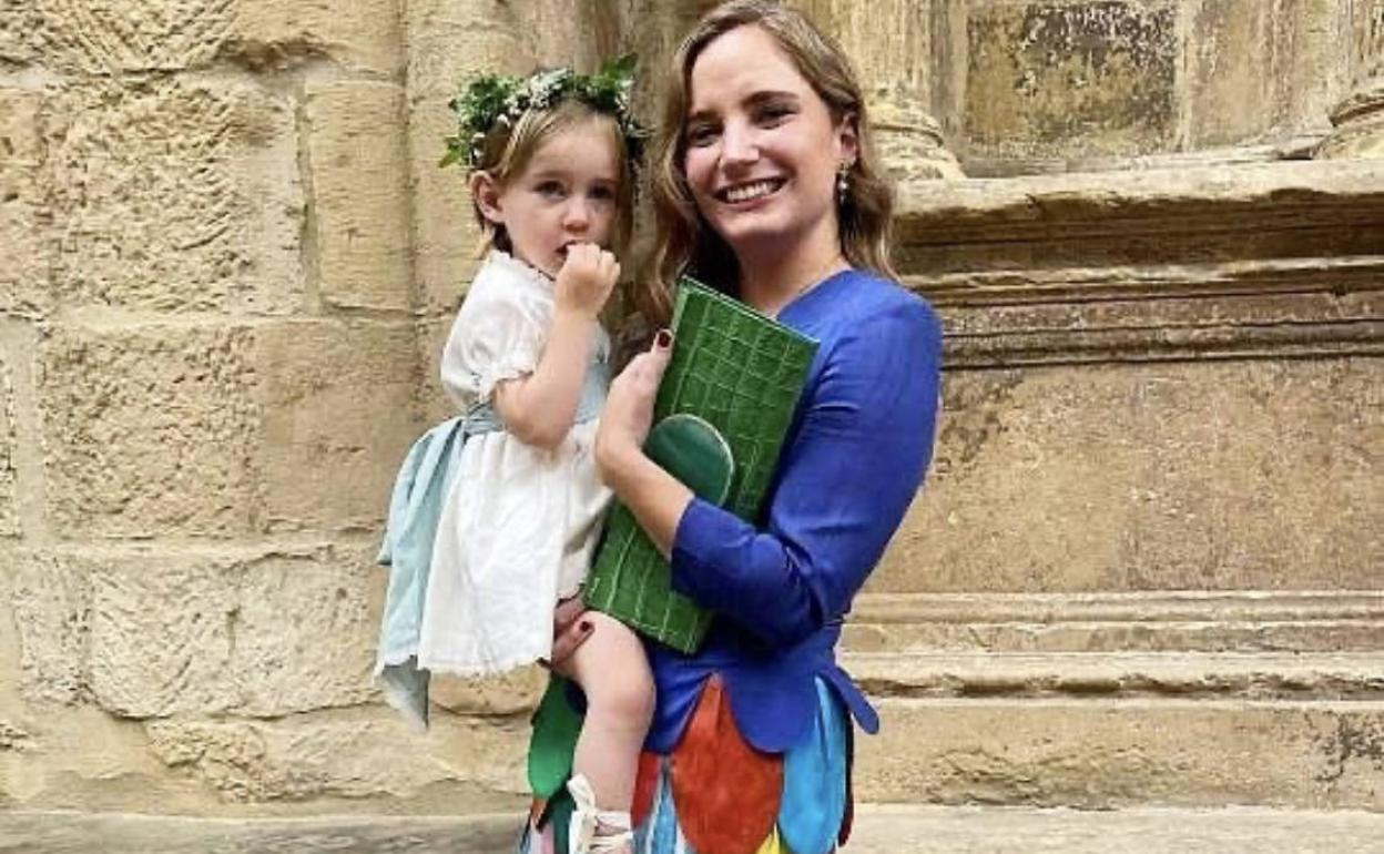 La nieta de Eduardo Chillida se convierte en la invitada más original con un traje heredado de su abuela