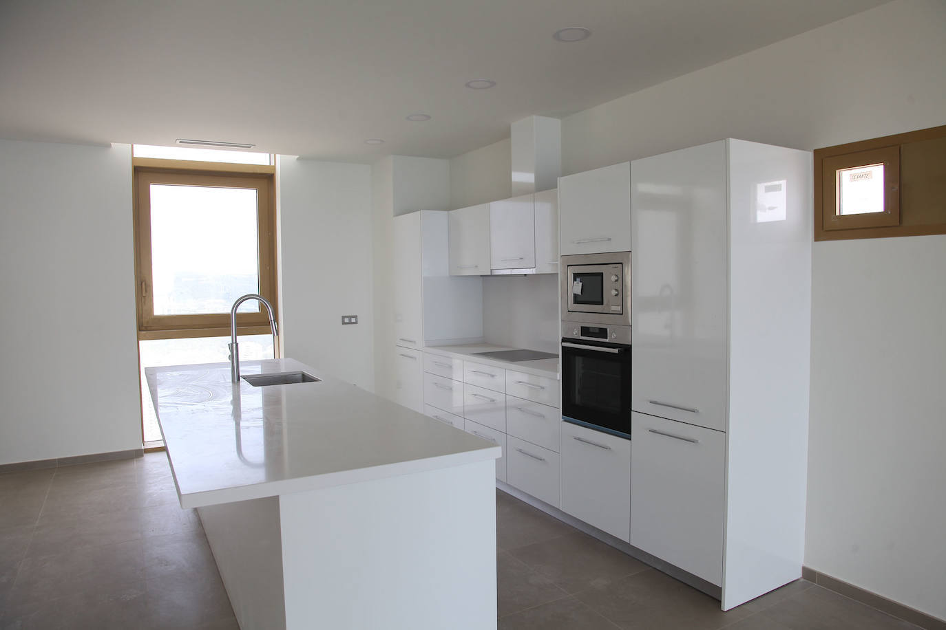 Fotos: Así es por dentro el edificio Intempo de Benidorm, el residencial más alto de Europa