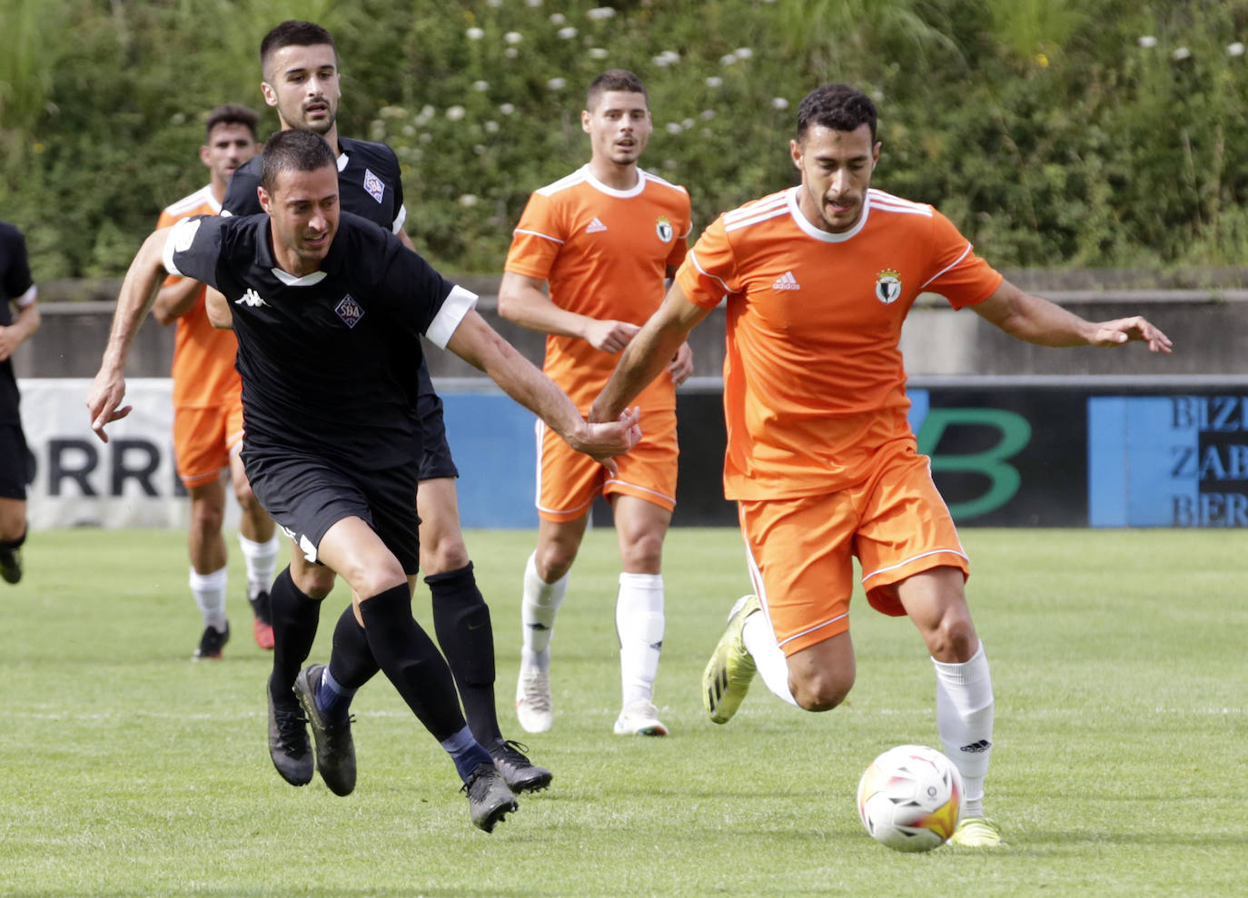 El Amorebieta empata en su estreno en un choque con dos caras