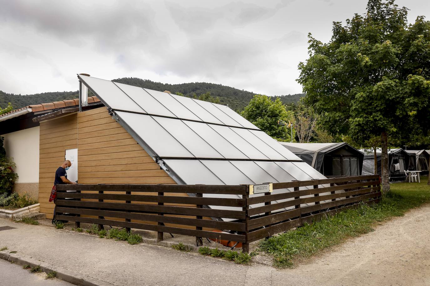 Placas solares en el Camping Angosto.