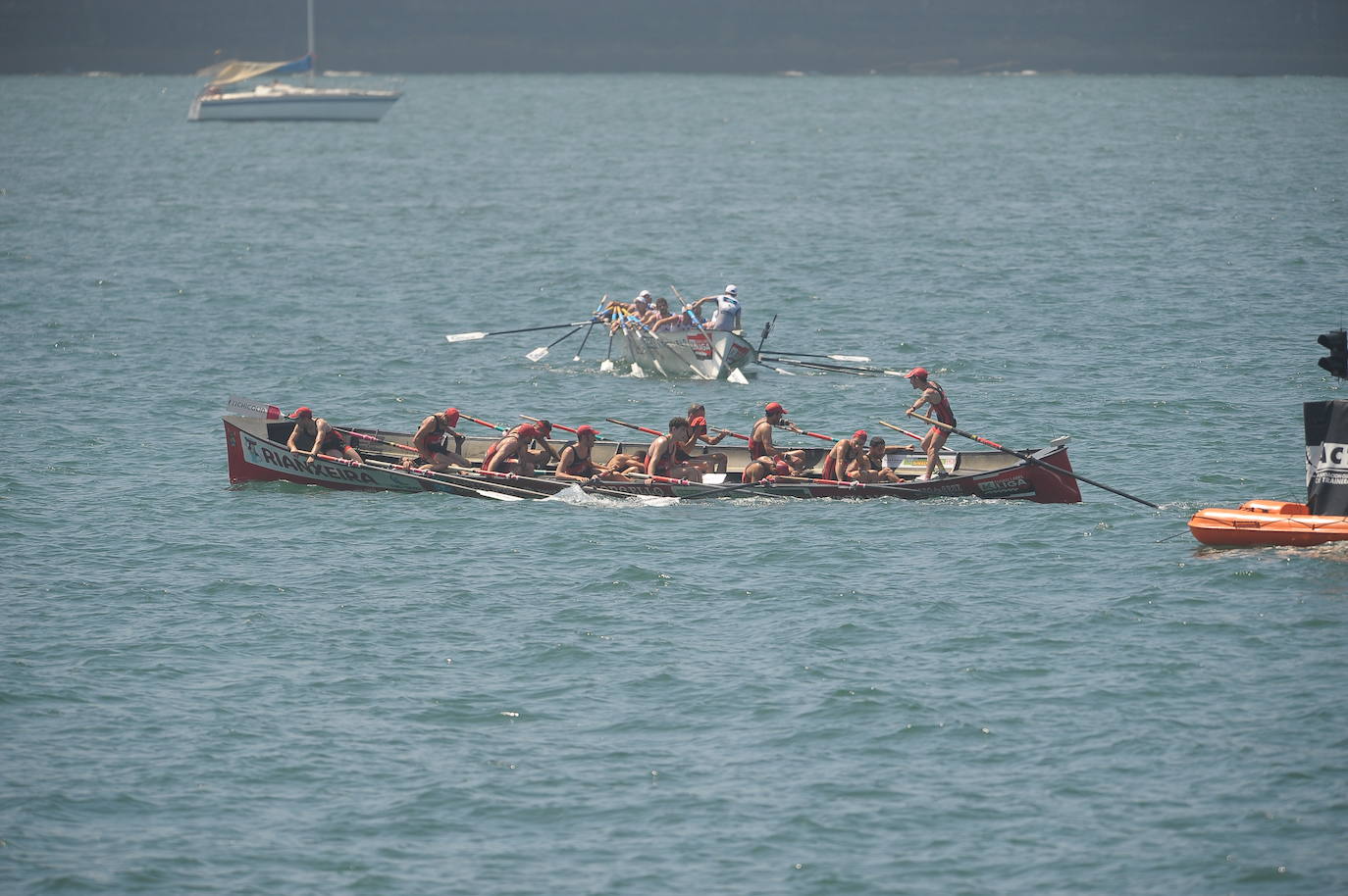 Fotos: Zierbena se lleva la Ikurriña de Getxo