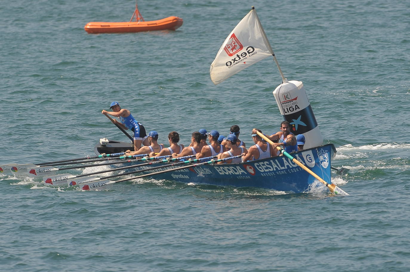 Fotos: Zierbena se lleva la Ikurriña de Getxo