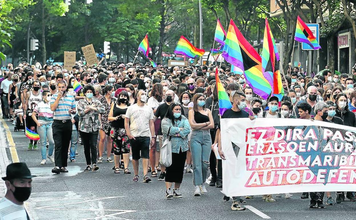 Manifestación en Bilbao por el asesinato homófobo de Samuel en A Coruña.