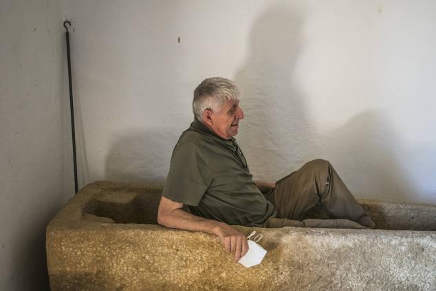 En Gorostiza se conserva un sarcófago del cementerio paleocristiano que había junto a la ermita.