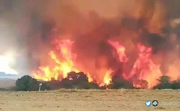 Se reaviva el incendio que afecta a las Bárdenas Reales en Navarra