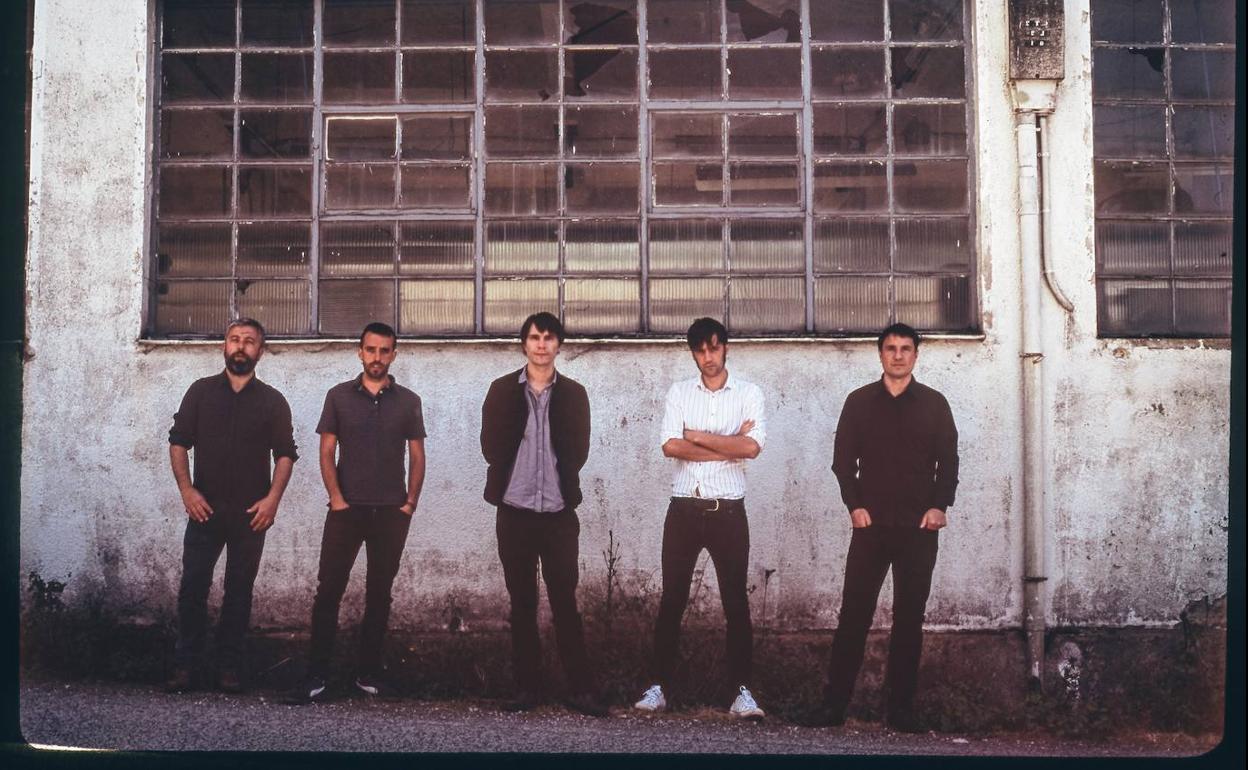 Gaizka Insunza en el centro, su hermano Ager a la derecha