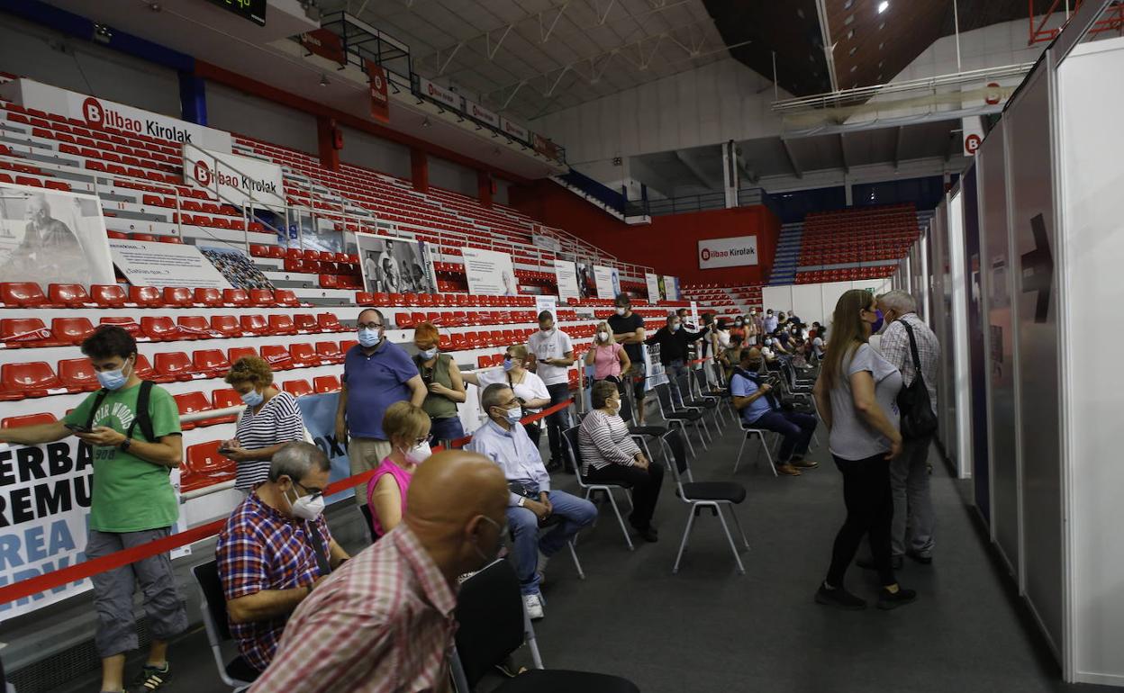 Colas en el interior de la La Casilla.
