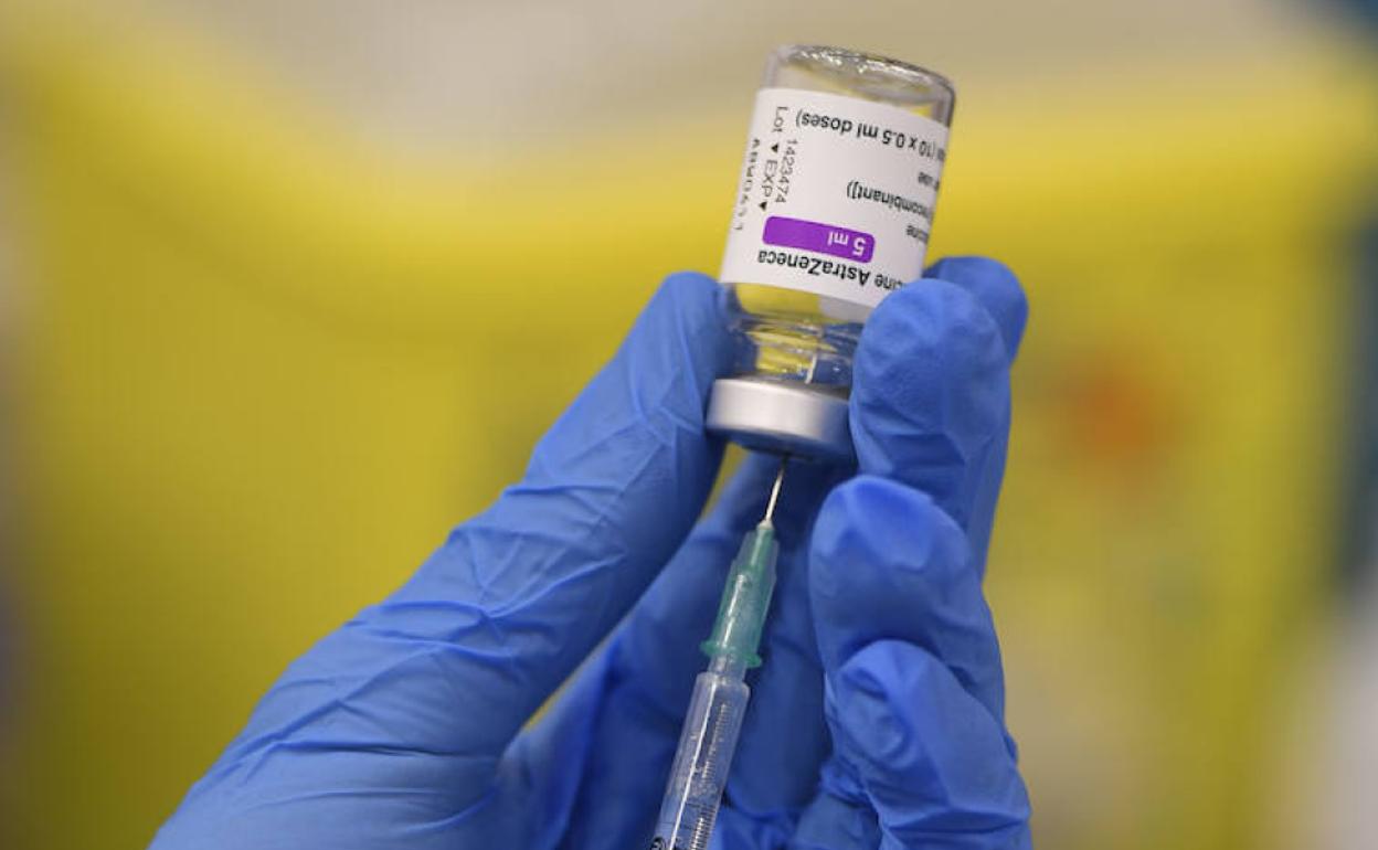 AstraZeneca, una vacuna perseguida por la polémica