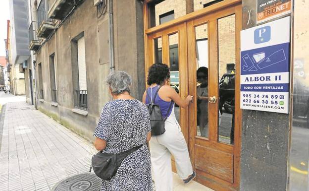 ortal del número 19 de la calle del Carmen, donde la amiga de las víctimas las buscó sin éxito.