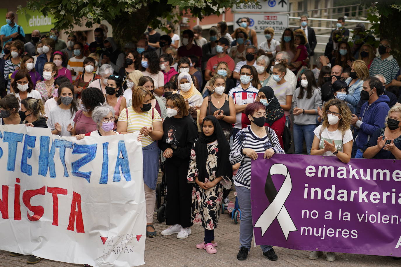 Imagen de la concentración de protesta llevada a cabo este martes en Berriz.