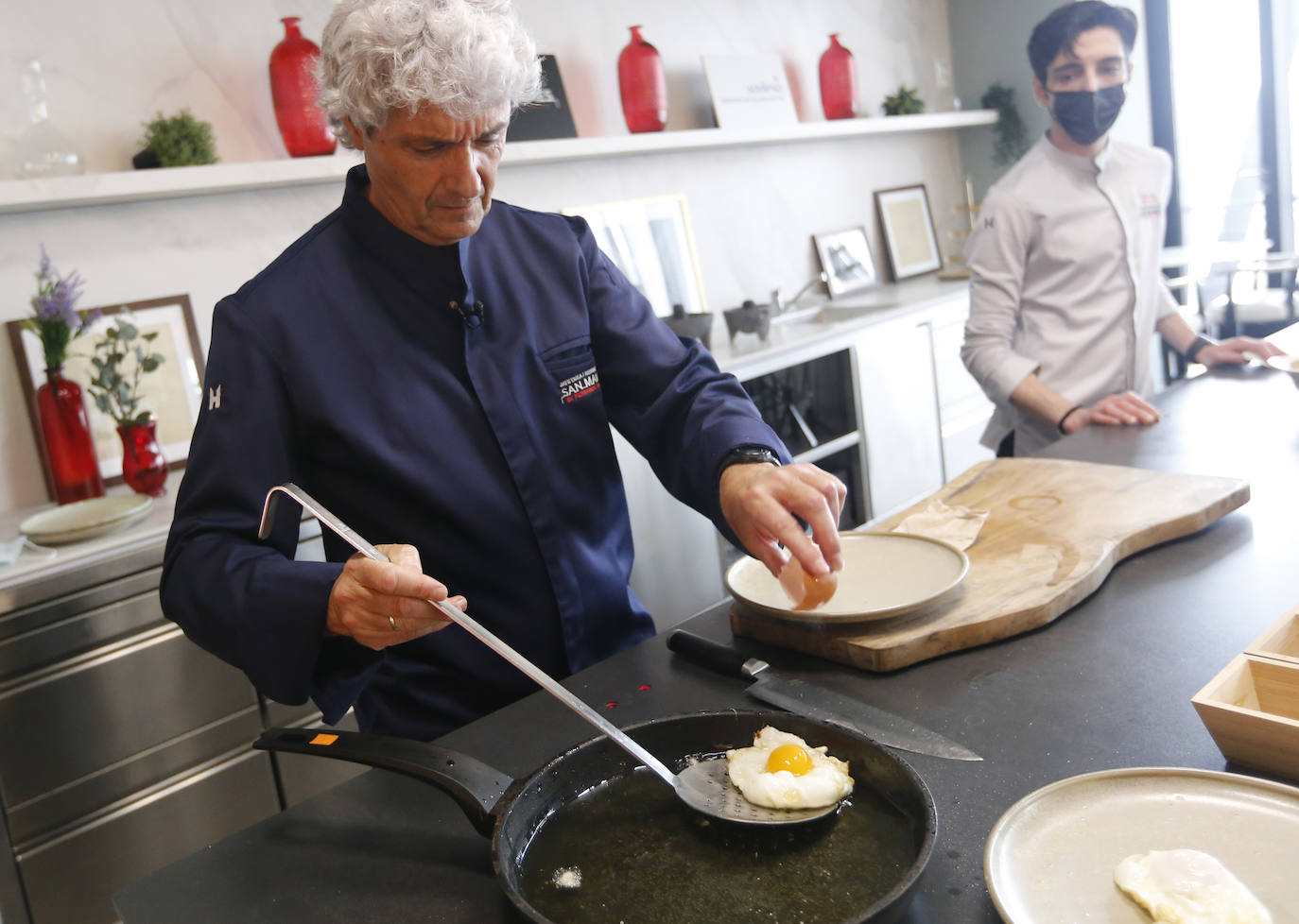 Fotos: Así es el recorrido del huevo ecológico desde el campo hasta nuestro plato