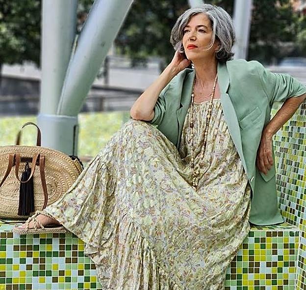 Carmen Gimeno decidió hace cinco años dejar de ser esclava de los tintes.