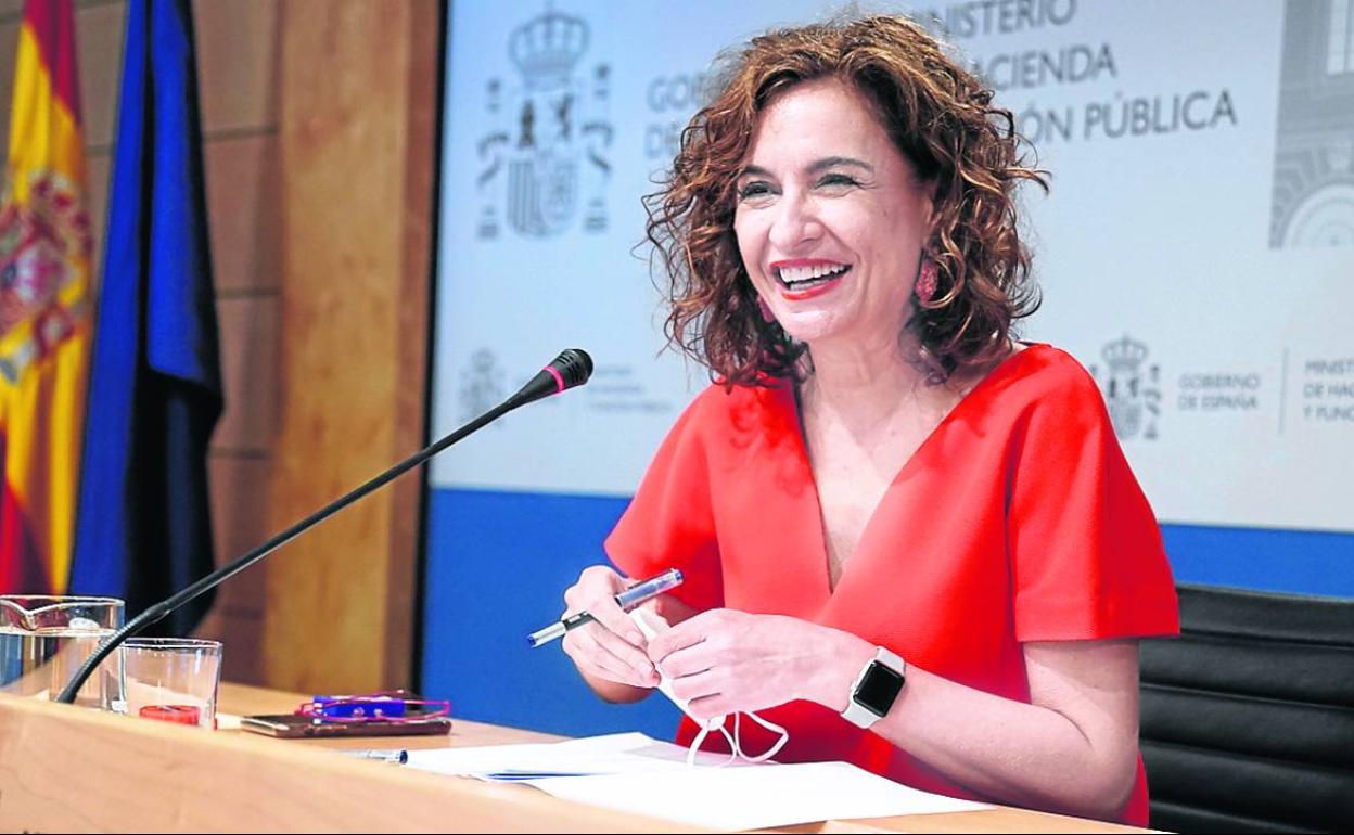 La ministra de Hacienda, María Jesús Montero, compareció ayer ante los medios. 