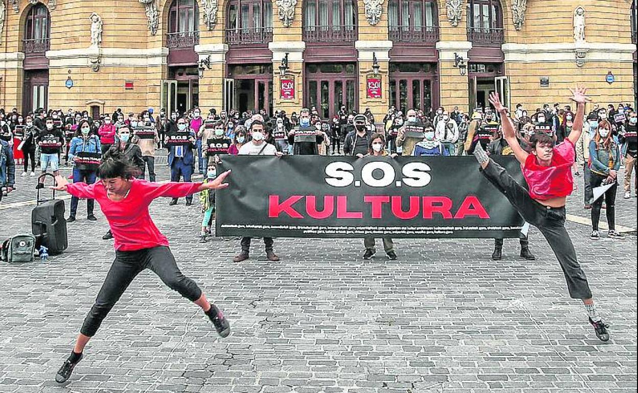 Concentración de los trabajadores de la cultura en Bilbao. 