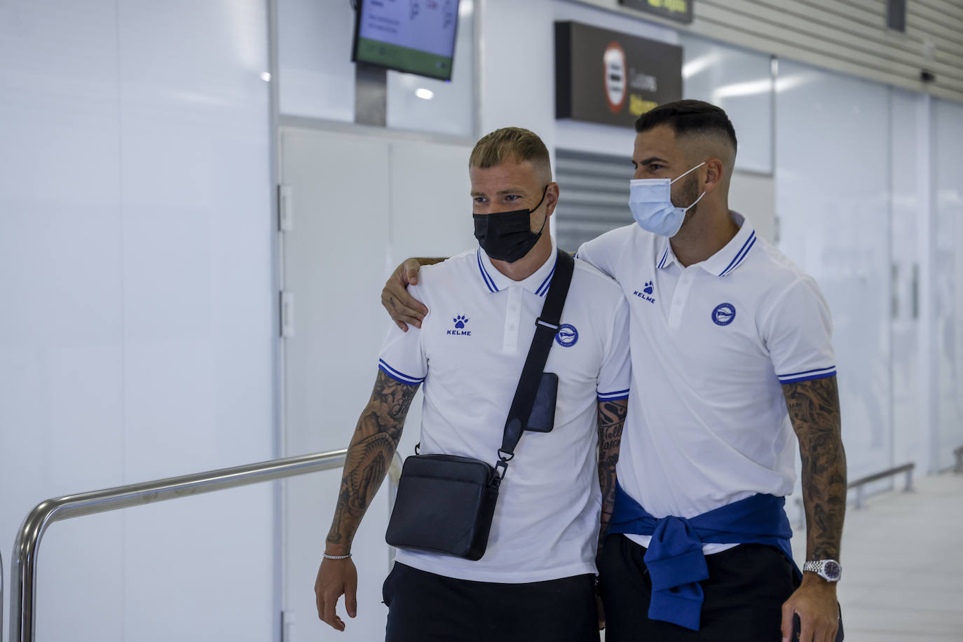 Fotos: El Alavés pone rumbo a La Manga