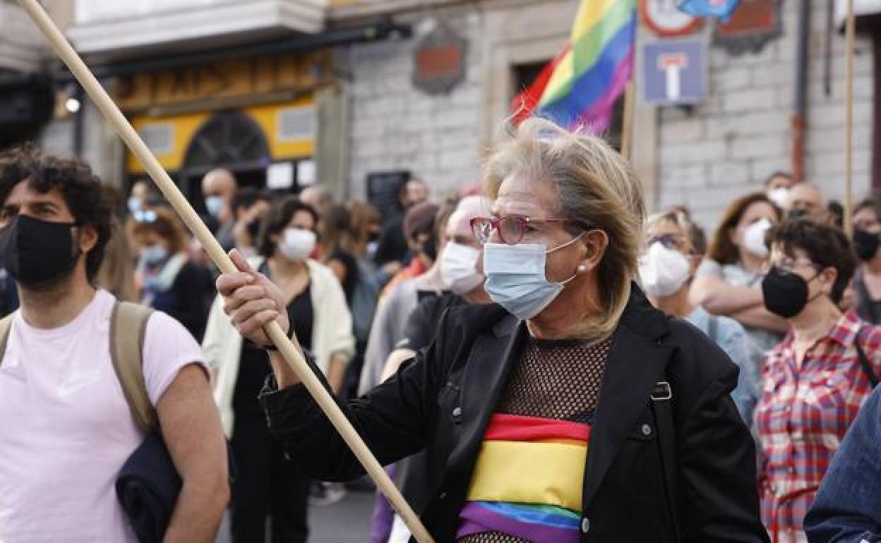La víctima de la agresión transfóbica, Eva Echave, estuvo a la cabeza de la concentración 