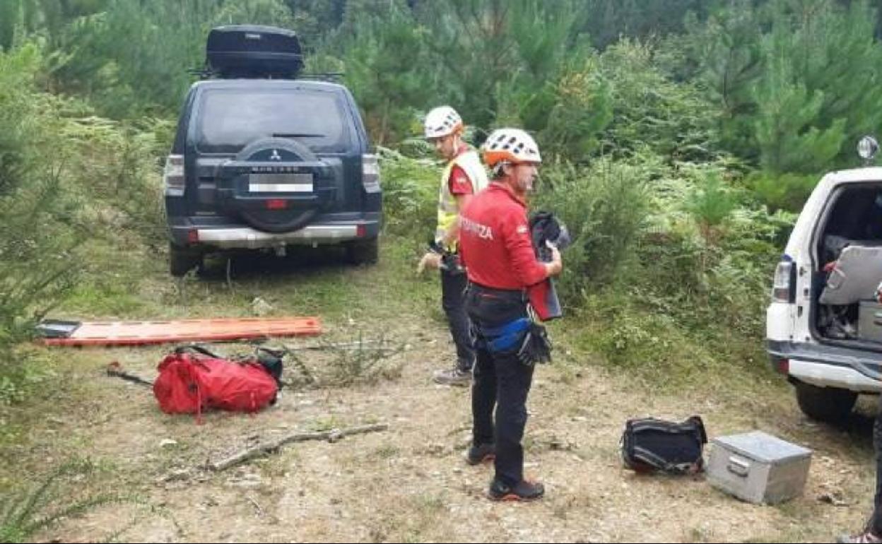 Muere un hombre de 87 años en Zeberio tras precipitarse su vehículo por un barranco