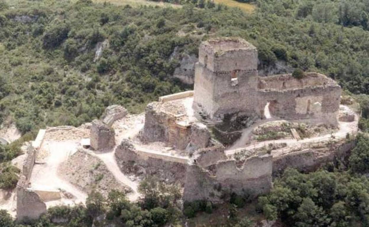 La actuación para mejorar la seguridad y acceso de los visitantes al castillo de Ocio costará 34.608 euros. 