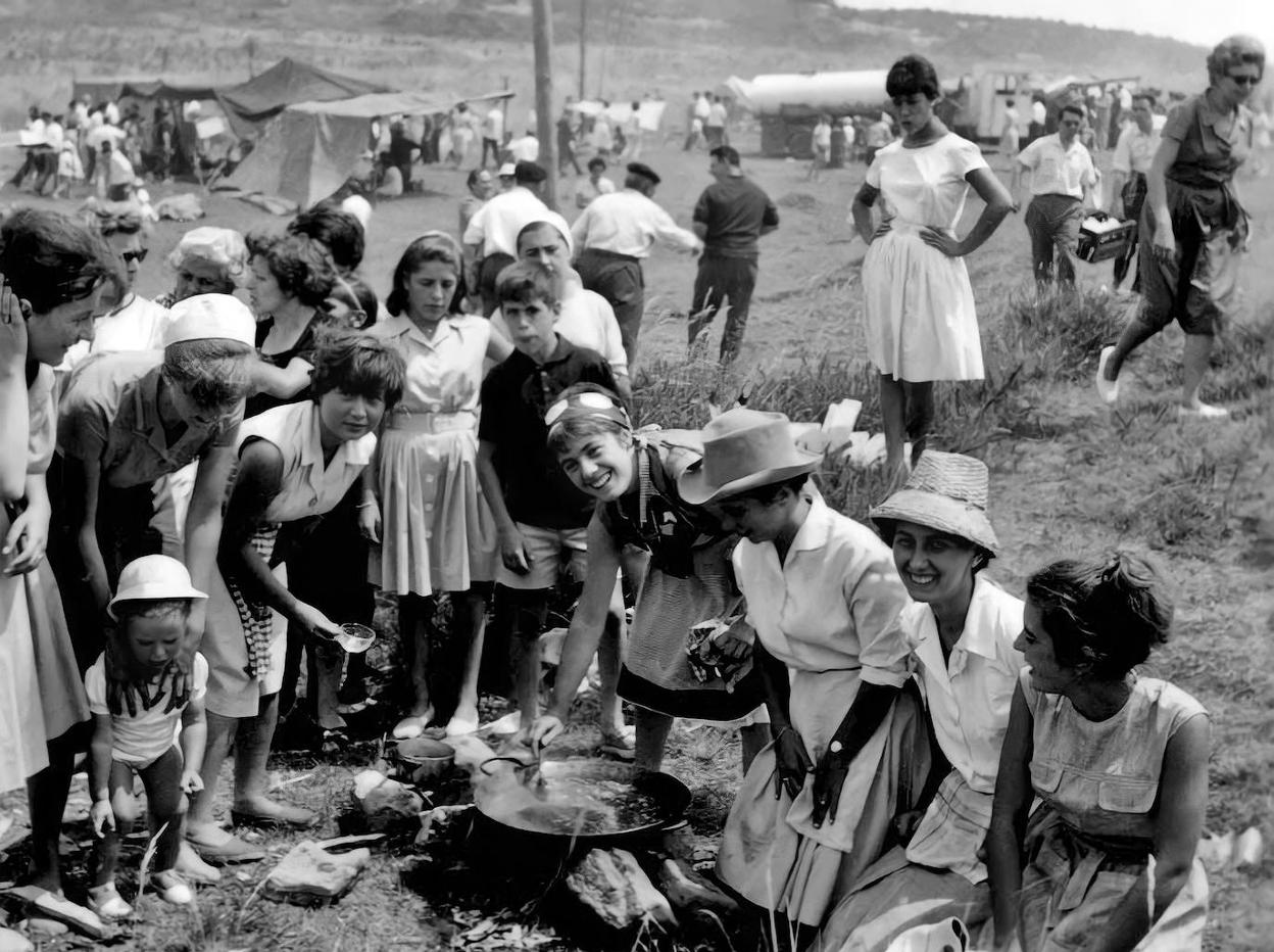 Paellas en Azkorri, año 1962. 