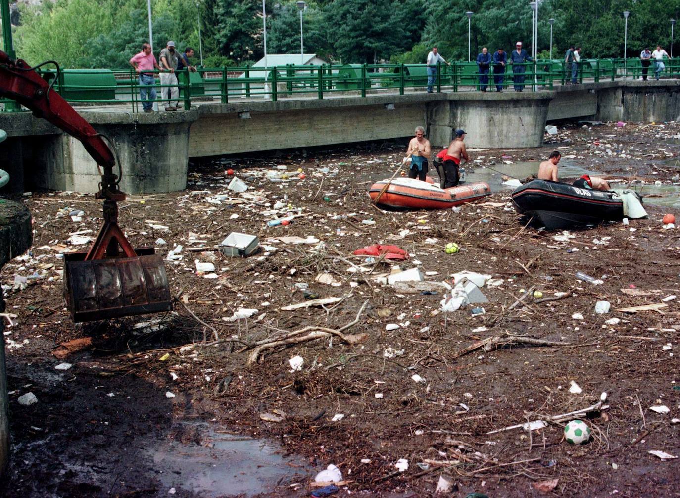 Fotos: El día que el agua se tragó un camping en Biescas