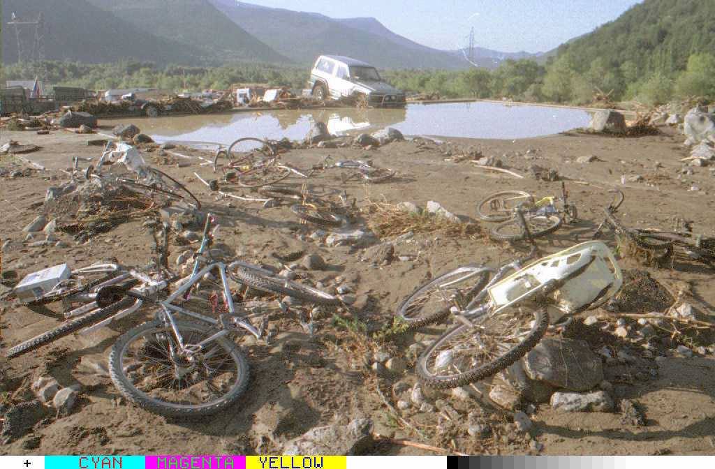 Fotos: El día que el agua se tragó un camping en Biescas