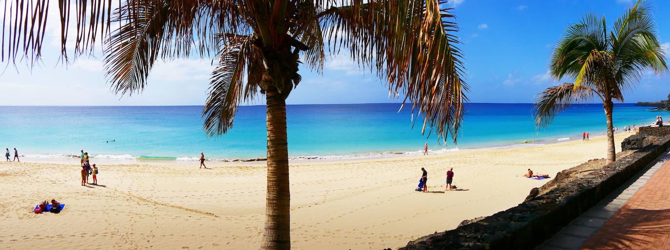 FUERTEVENTURA | En el puesto 77 sobre 100 y con una temperatura de 24 °C en temporada alta y de 20 °C en temporada baja. 