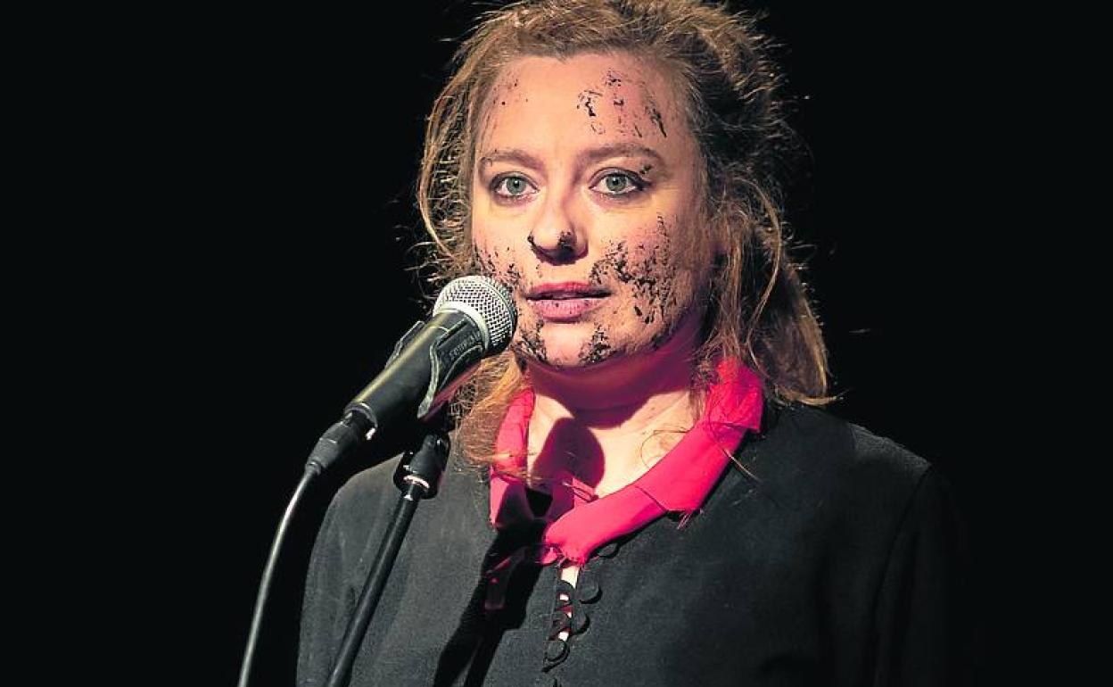 Bea Insa, en una escena de 'Contado por ellas'. 