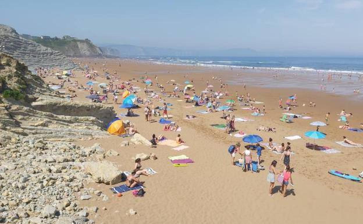 Es pronto para aventurar la llegada de una ola de calor