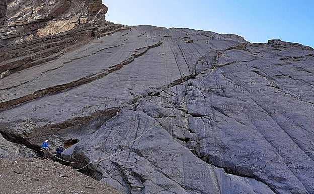 Imagen de la pared donde abrieron 'Leire' desde su base.